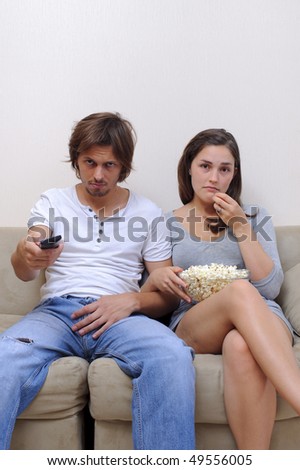 http://thumb10.shutterstock.com/display_pic_with_logo/239779/239779,1269579090,7/stock-photo-couple-watch-a-movie-at-home-with-popcorn-49556005.jpg