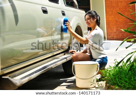 naked gorls washing cars teens in black leggings
