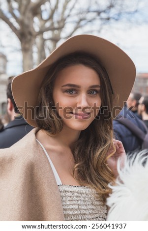 https://thumb10.shutterstock.com/display_pic_with_logo/1301668/256041937/stock-photo-milan-italy-february-people-gather-outside-gucci-fashion-show-building-for-milan-women-s-256041937.jpg