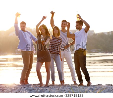 Group Friends Standing By Car On Stock Photo 275521547 - Shutterstock