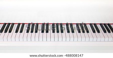 How many white keys are on a piano?