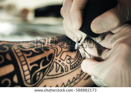 master tattooist makes tattoo on skin stock photo 721607992 master tattooist makes tattoo on skin stock photo 721607992