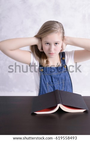 Se blond teen stuffed in Deep throat hoes in jeans