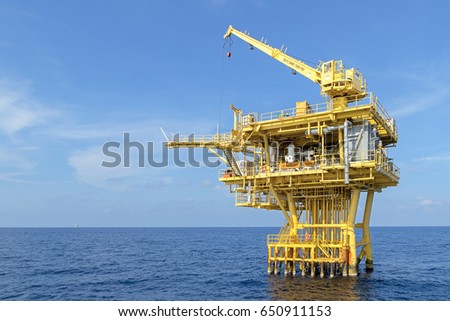 Large Pacific Ocean Offshore Oil Rig Stock Photo 117293284 - Shutterstock