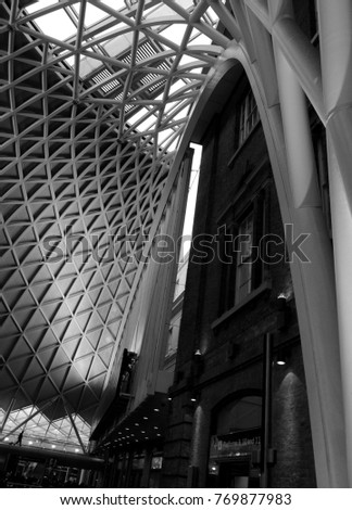 Kings Cross London Railway Station Indoor Stock Photo 375250618 ...